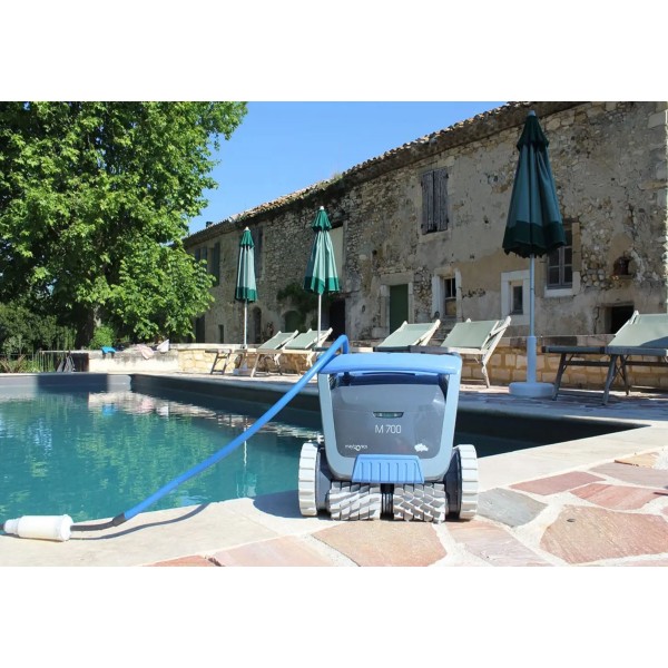 Robot Dolphin M700